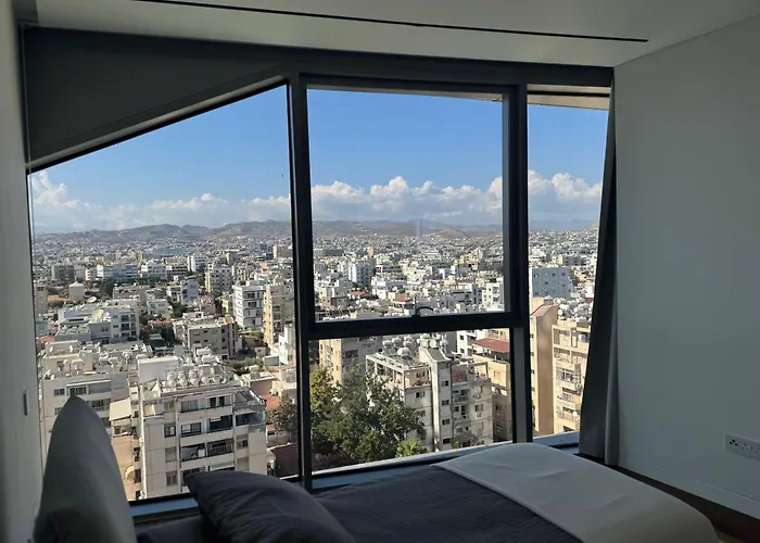 アパート Oceanfront 3br In The One Tower, リマソール